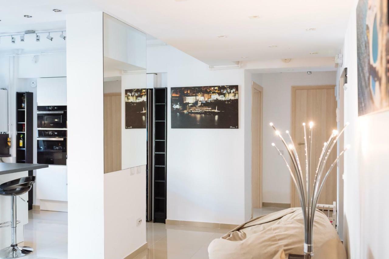 Tres Chic Double Sized Apartment Bucharest Exterior photo